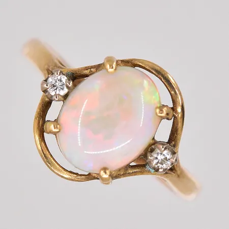 Ring diamanter ca 2x0,01ct stl:17¾ opal ca 7,5x9mm 14K Vikt: 2,8 g