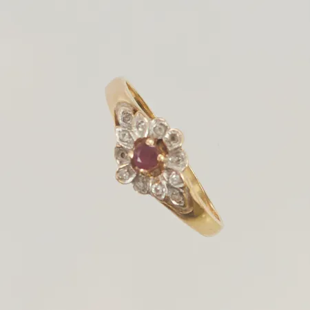 Ring stl18,5 bredd:1,6-8,8mm med stenar två saknas, 18K 2,6g.