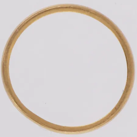 Ring slät stl:15½ bredd ca 2,3mm graverad, stämplad HR 18K Vikt: 1,9 g
