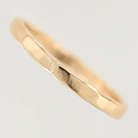 Ring strl:18¼ bredd: 2,3mm 18K Vikt: 2,4 g
