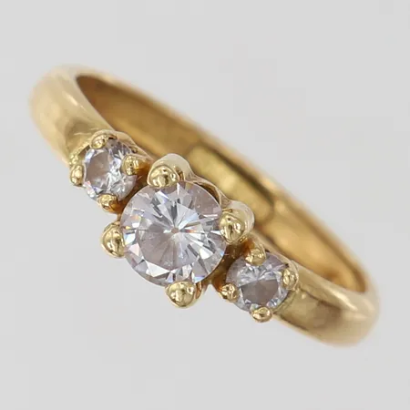 Ring med vita stenar stl 17 bredd ca 3-5mm repig GHA18K Vikt: 1,2 g