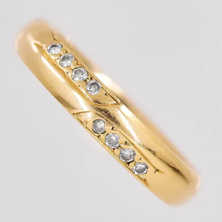 Ring diamanter 0,08ctv enligt gravyr stl:17 bredd 3,4mm graverad 18K Vikt: 3,1 g