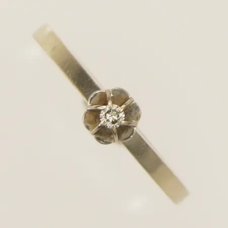 Ring med diamant 0,03ct enligt gravyr stl:17½ bredd 1,7mm vitguld 18K Vikt: 1,8 g