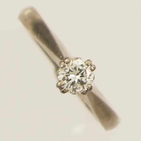 Ring med diamant 0,30ctv enligt gravyr, stl:17, Guldfynd Ab år 1986 Solna vitguld 18K Vikt: 3,3 g