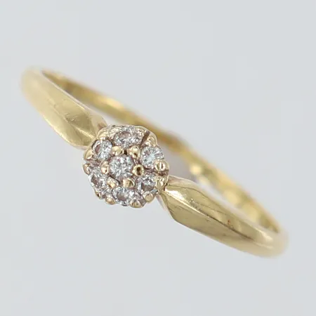 Ring med vita stenar stl:17½ bredd 1-4,5mm förgylld Silver 925/1000. Vikt: 1,2 g