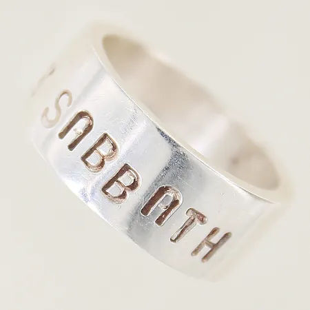 Ring Black Sabbath stl 19¾ bredd 9mm silver 925/1000 Vikt: 12,9 g