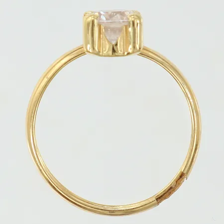 Ring med vit sten defekt 18K Vikt: 1,1 g