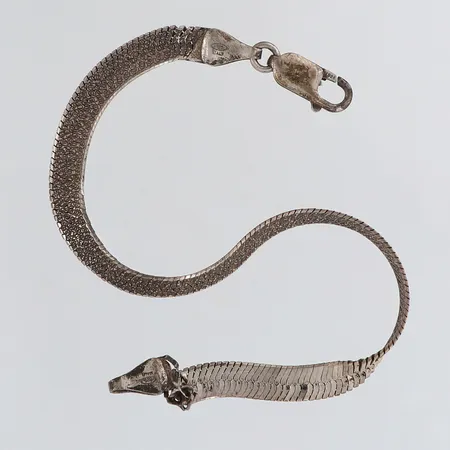 Armband halvstelt längd 18,5cm bredd 5,5mm skadat Silver 925/1000. Vikt: 5,3 g