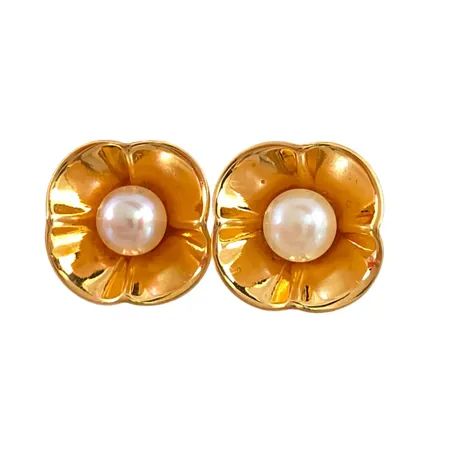 Örhängen i 18K guld, odlade Pärlor Ø 5 mm, blåvitrosa ton, god lyster, örhängenas storlek 12x12 mm, olika ploppar, fint skick Vikt: 3,1 g