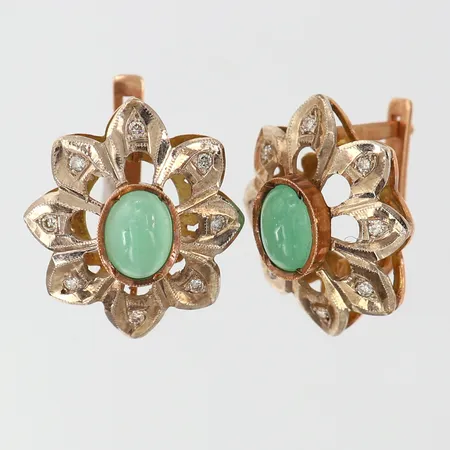 Ett par örhängen med gröna stenar samt diamanter 16 x ca 0,02ct 22x19mm 14K. Vikt: 9,1 g