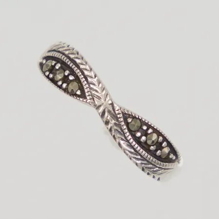 Ring med markasiter stl:17¾, bredd 1,7-4,8mm, 925/1000 silver, Vikt: 2,1 g