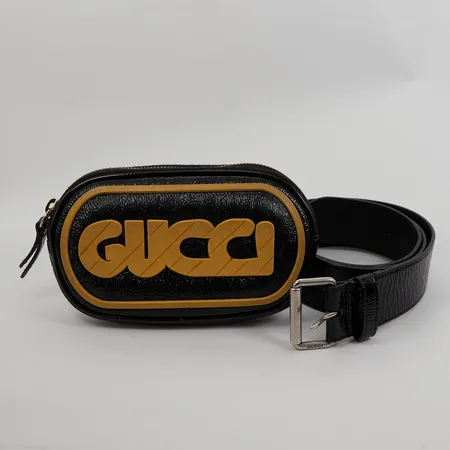 Midjeväska Gucci Game Patch Pochette Black Yellow, svart lackläder, distinkt gul gummi, retro-edition, nummer 529428/562600, ca 3x10x18cm, smutsigt, bruksslitage, avtagbar bälte 85-34 nummer OP5BX, inga tillbehör