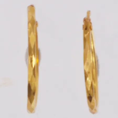 Ett par örhängen creoler Ø15mm skev på stift, 22K Vikt: 0,8 g