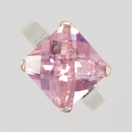 Ring med rosa sten stl:18, bredd 2,4-12,3mm, smärre nagg, Guldfynd, 925/1000 silver, Bruttovikt: 6,4g Vikt: 0 g