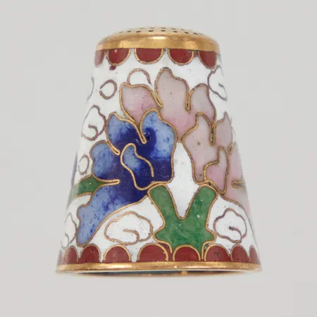 Fingerborg höjd 24,4mm, cloisonné, blommotiv, gulmetall.