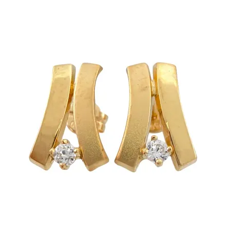 Örhängen i 18K guld med Cubic Zirconia, delvis matterad modell, Guldfynd (GHA), längd 10 mm, bredd 7 mm, originalploppar, fint skick, stenar utan anmärkning Vikt: 0,7 g