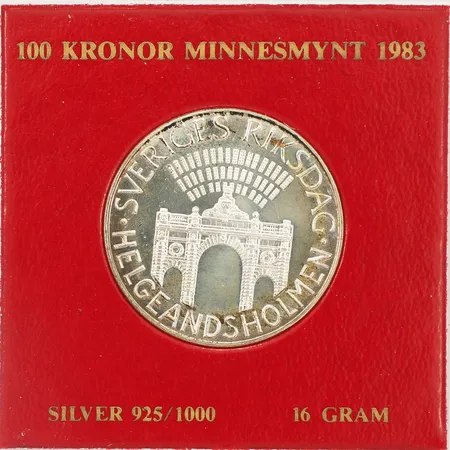 Minnesmynt 100kr Sveriges Riksdag Helgeandsholmen år 1983 Ø32mm plastetui silver 925/1000 Vikt: 16 g