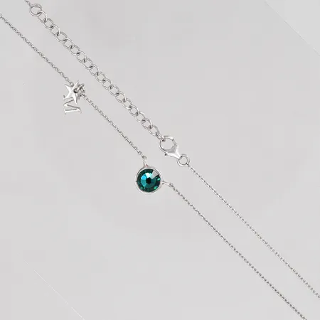 Collier med grön sten längd 42-46cm 2 berlocker silver 925/1000 Vikt: 2,9 g