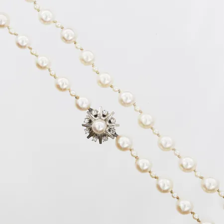 Pärlcollier med odlade saltvattenpärlor Ø 2,5-10mm, lås med odlad saltvattenpärla samt åttkantsslipade diamanter, 8 x ca 0,02ct, längd 78cm, 18K vitguld, etui från Torndahls juveler. Vikt: 0 g