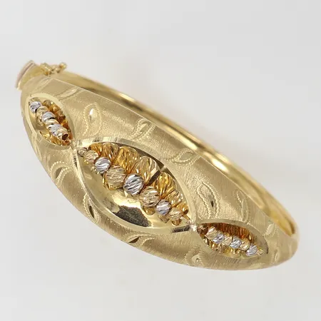 Armband stelt med dekor samt kulor öppningsbart Ø58mm bredd 6-21,5mm 14K. Vikt: 10,1 g