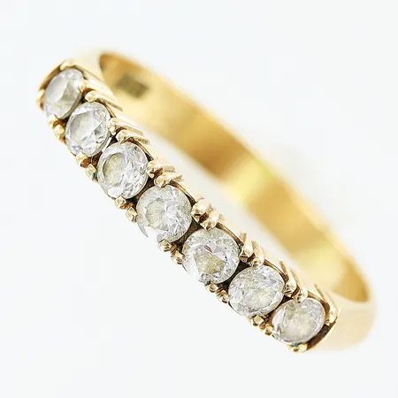 Ring med vita stenar stl:18½ bredd 3mm, 18K Vikt: 3,4 g