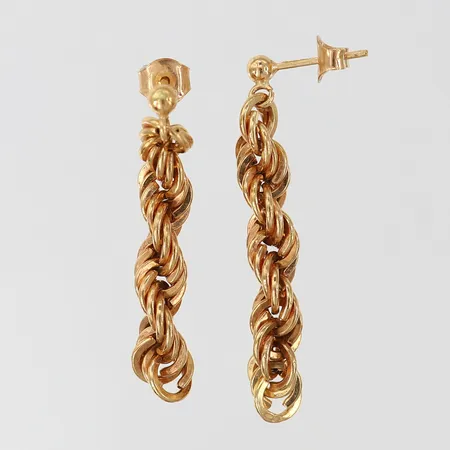 Ett par örhängen Cordell, längd 37mm bredd ca 5mm ihålig, något skev stift, 18K Vikt: 2,6 g