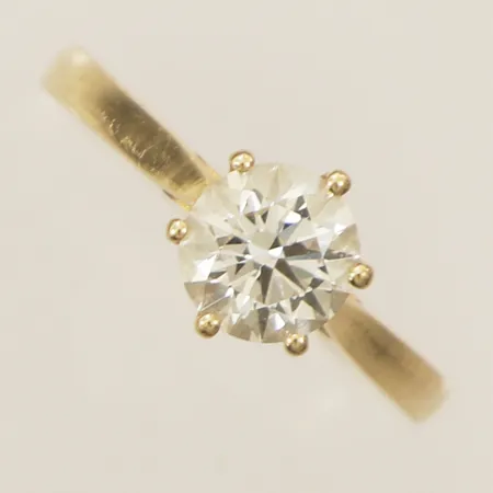 Ring med labbodlad diamant 1x1,06ct enligt certifikat IGI certifikat serie-nummer LG687523117 stl:17½ bredd 1,9mm 14K Vikt: 2,3 g