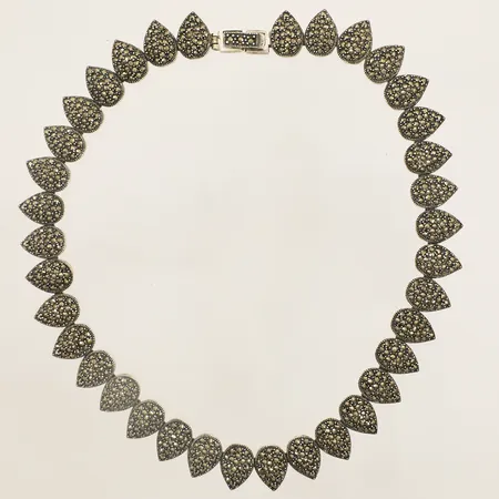 Collier med markasiter 39cm bredd 14x10mm 925/1000 silver Vikt: 65,7 g