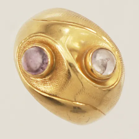Ring med lila stenar stl:14 bredd 2,5mm 18K Vikt: 2,5 g