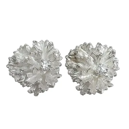 FLORA DANICA DENMARK Örhängen silver 925/1000, mått 15,5x16 mm, vit sten, modell med clips, tillverkarstämpel FDJ, fint skick Vikt: 4,9 g