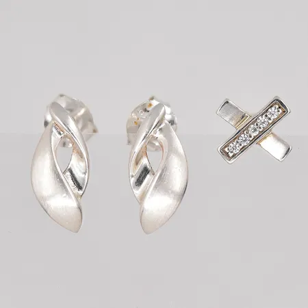 Örhängen ca 6,5x15mm skeva stift, ett udda örhänge X stopp saknas silver 925/1000 Vikt: 2,9 g