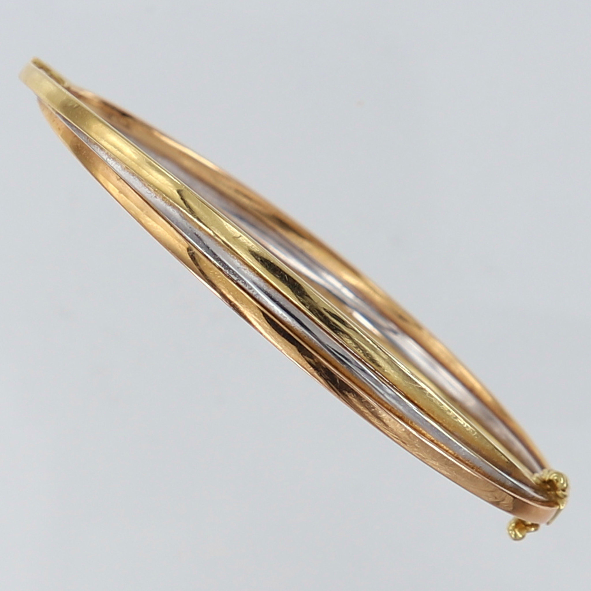 Ett par örhängen Ø12x14mm skeva defekta 14K Vikt: 0,7 g