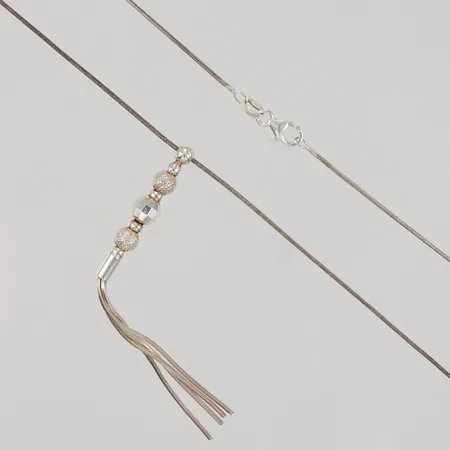 Kedja fyrkantig Ormlänk med hänge, längd 42cm, bredd 0,8mm, hängets längd 7cm, hänget går ej att trä av, Guldfynd 925/1000 silver, Vikt: 5,1 g