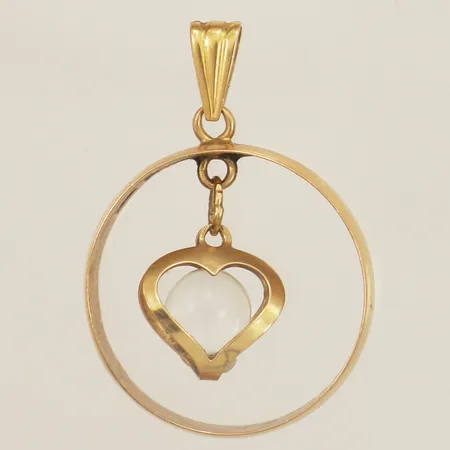Hänge med vit sten Ø23mm gravyr 18K Vikt: 4,9 g