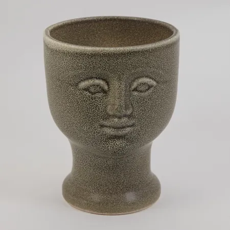 Vas/Ytterfoder Ansikte Lisa Larson (1931-2024), höjd 13cm, signerad Lisa L -96 K-Studion Gustavsberg, stengods, mindre tillverkningsdefekter Skickas med postpaket.