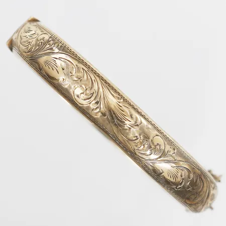 Armring med blomsterdekor, öppningsbar, säkerhetskedja, innermått 60mm, bredd 10mm, förgyllt silver 830/1000 Vikt: 10,4 g