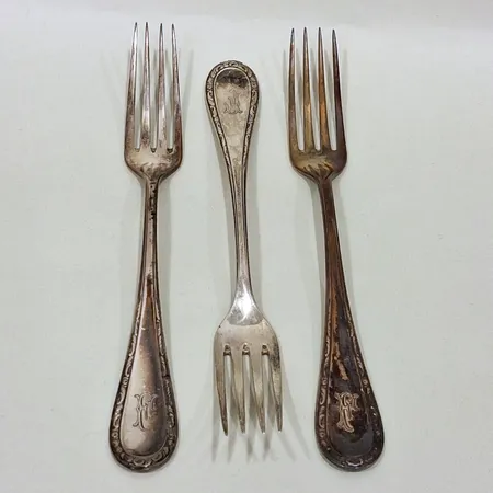 3st bordgafflar längd 21cm graverade, tyska stämplar silver 800/1000 Vikt: 160 g