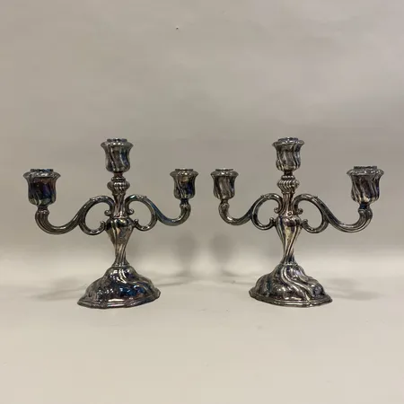 Ett par kandelabrar, trearmad, höjd 25,5cm, bredd 28cm, 830/1000 silver, Bruttovikt: 1210g.