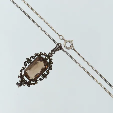 Collier med rökkvartz längd 40cm bredd 1,5-20mm Silver 830/1000. Vikt: 7,6 g