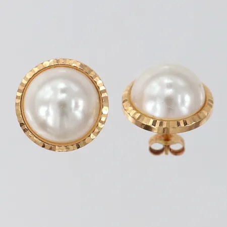 Ett par örhängen med immitationspärlor Ø14,3mm, GFAB 18K Vikt: 2,2 g