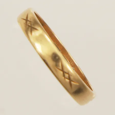 Ring stl:18½ bredd 3,5mm gravyr 18K Vikt: 3,9 g