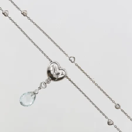Collier, Ole Lynggaard, "Hearts", med brioletteslipad akvamarin samt briljantslipade diamanter, 5 x ca 0,02ct, kvalitet ca TW(F-G)/VS, längd 44 cm, höjd på hänge 33mm, 18K vitguld Vikt: 10,2 g