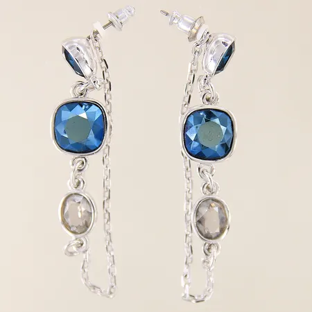 Örhängen Swarovski med färgade stenar längd ca 60mm bredd 4-11,6mm, rodiumpläterad metall, etui