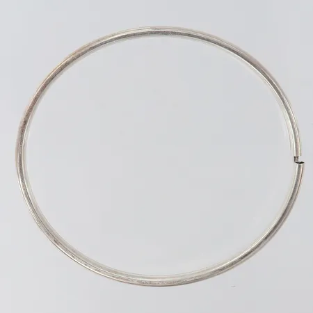 Armring öppningsbar Ø61mm bredd 4mm saknar lås Silver 830/1000. Vikt: 5,7 g