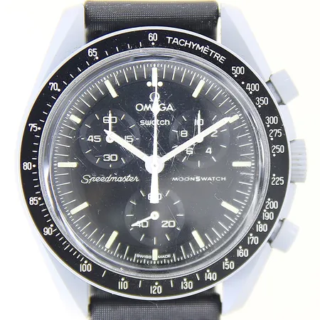 Herrur Omega X Swatch Moonswatch Mission on Moon bioceramic quartz ref-nr:S033M100 Ø42mm kronograf velcro-band, plexiglas med repor, certifikat augusti 2023, box, manual, ytterkartong