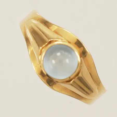 Ring med månsten stl:18½ bredd 3,2mm lös fattning 18K Vikt: 2,7 g