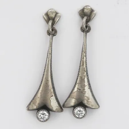 Örhängen med bergkristall Finnfeelings Karl Laine, mått 30 x 10mm, silver 925/1000 Vikt: 2,7 g