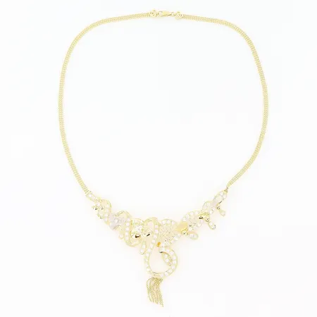Collier med vita stenar längd 47cm bredd 3,5-6,5mm, defekt länk/lagad med ögla i metall, skevt, 18K Vikt: 25,2 g