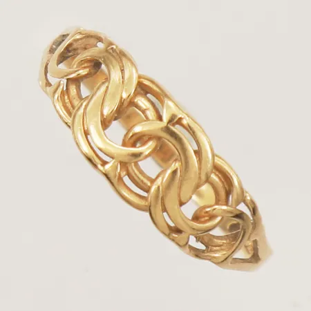Ring Bismarck stl:18¼ bredd 6,8mm smärre skevheter på skena 18K Vikt: 1,9 g