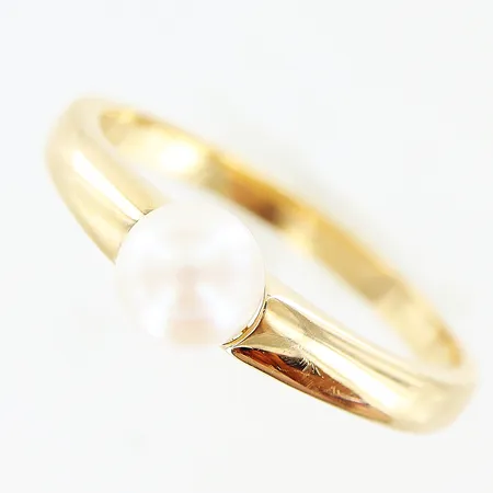 Ring Guldfynd stl:19 bredd 2-5,5mm, odlad saltvattenpärla Ø5,5mm, 18K Vikt: 3,2 g